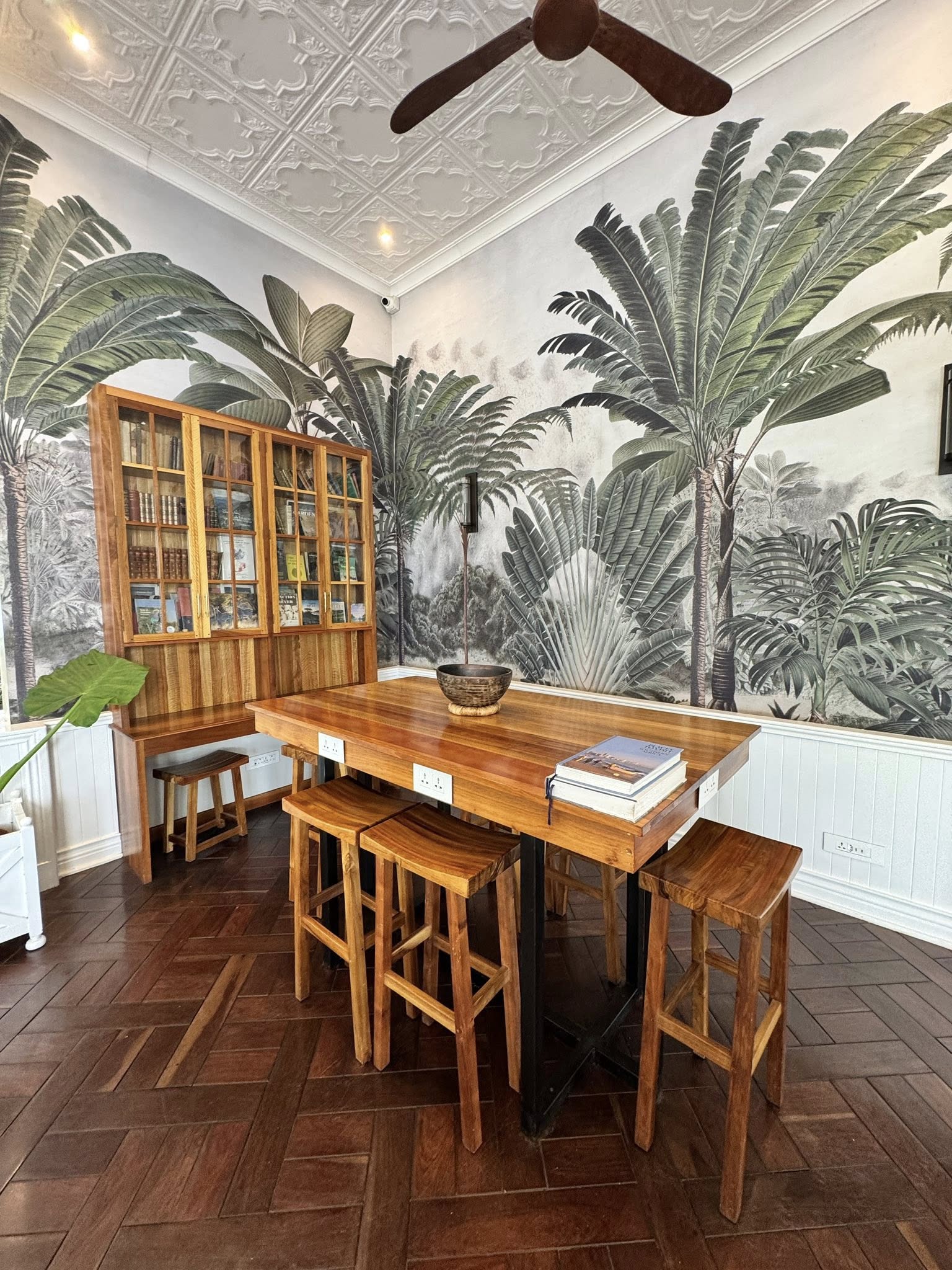 Palm River Hotel interior decor