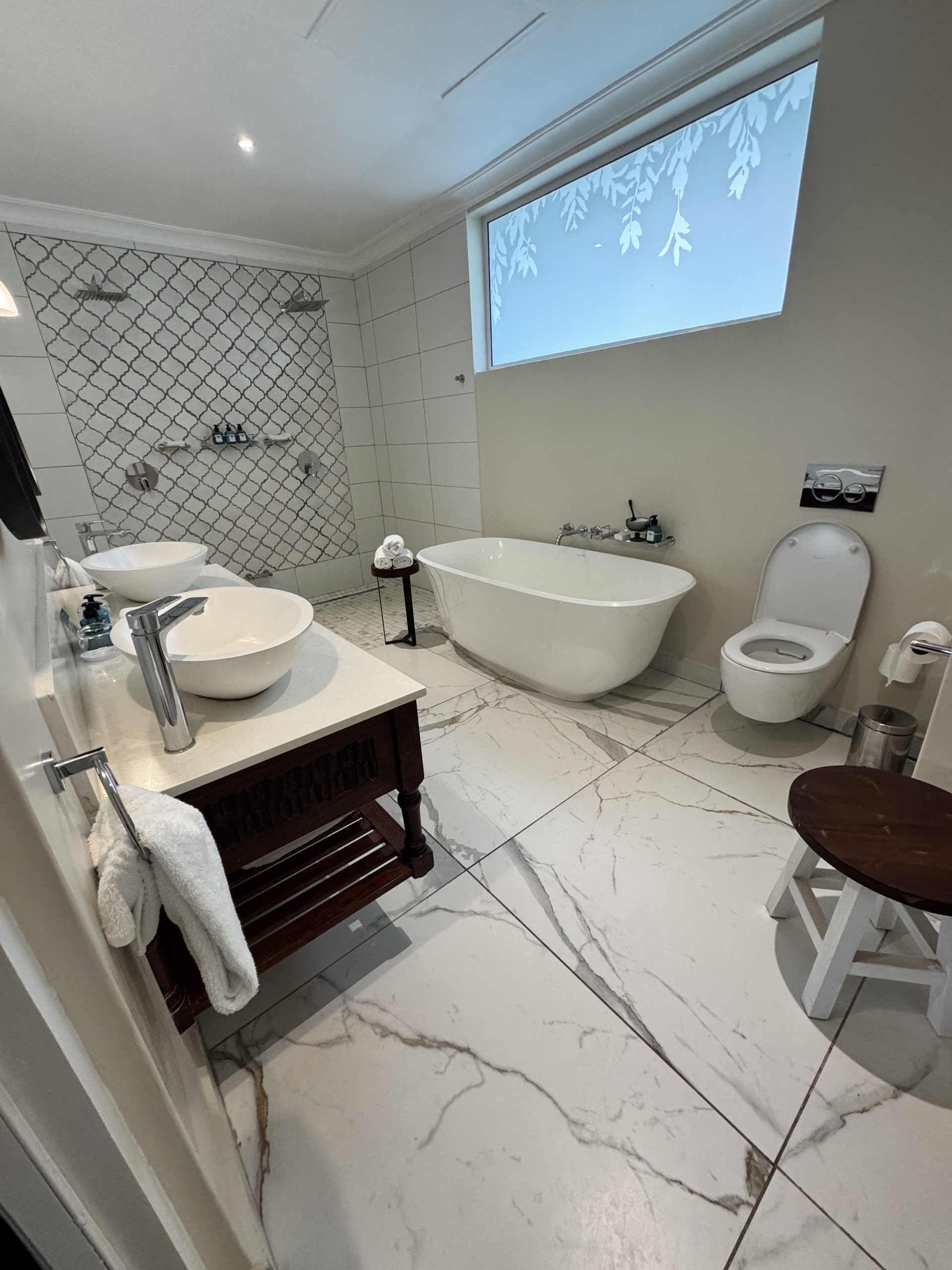 Palm River Hotel suite bathroom