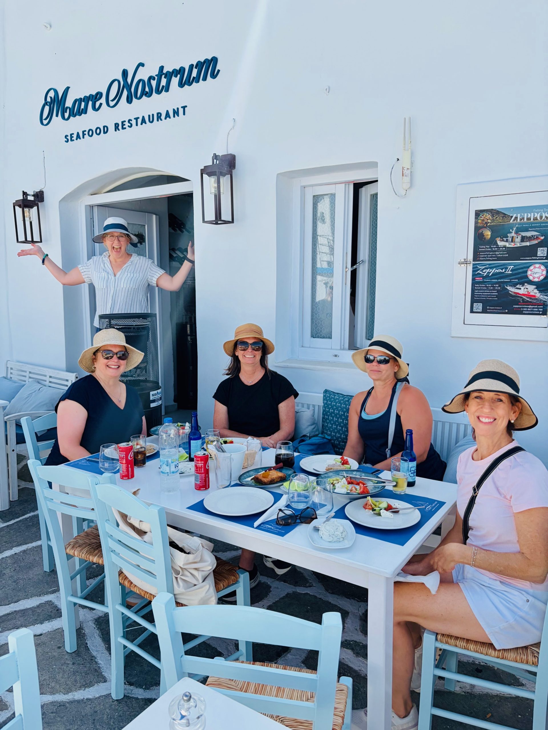 Noussá lunch with hats