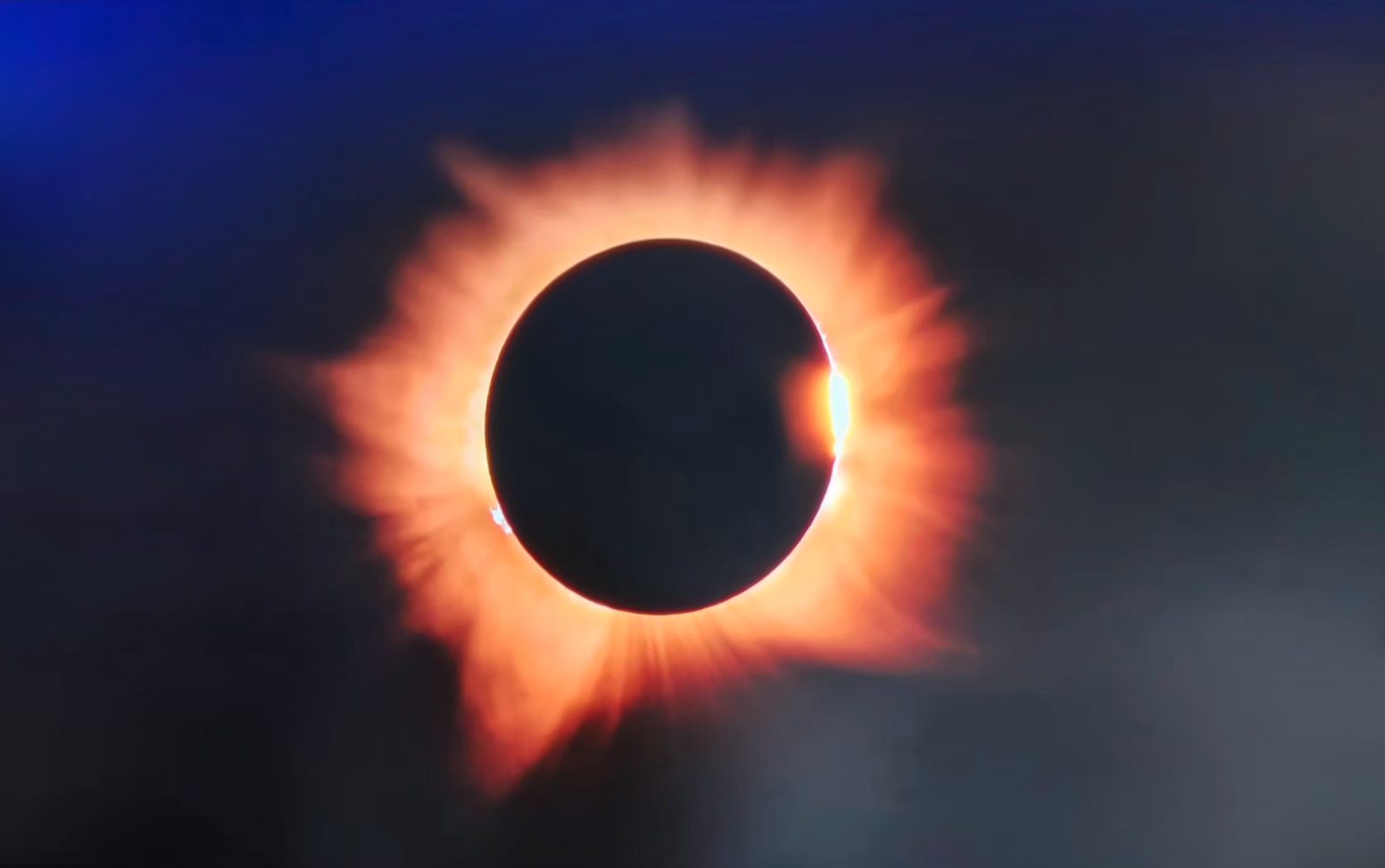 Composite photo of total solar eclipse using multiple overlapping exposures