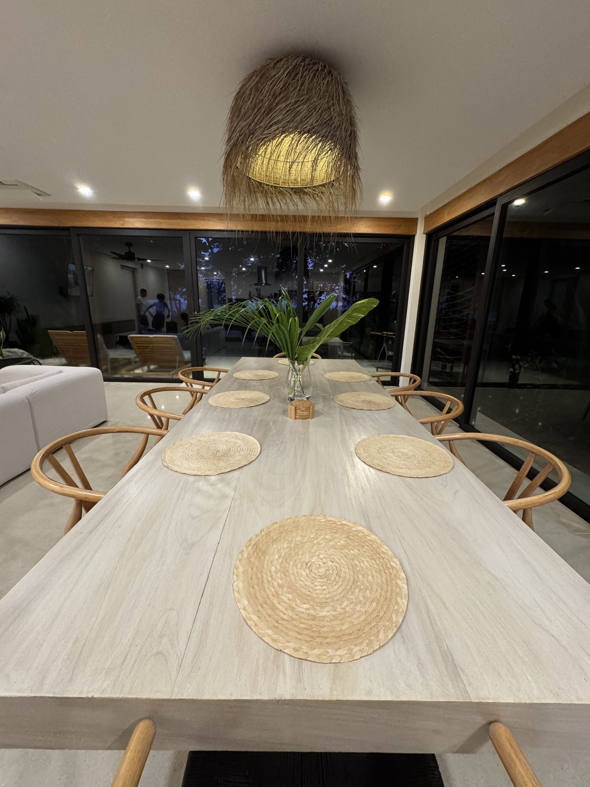 Villa dining table